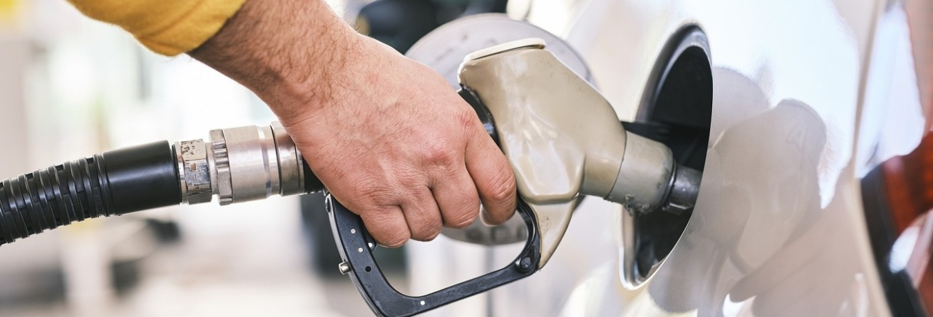 Las gasolineras reclaman al Estado bonificar los combustibles renovables para reducir la dependencia del petróleo en plena crisis de precios