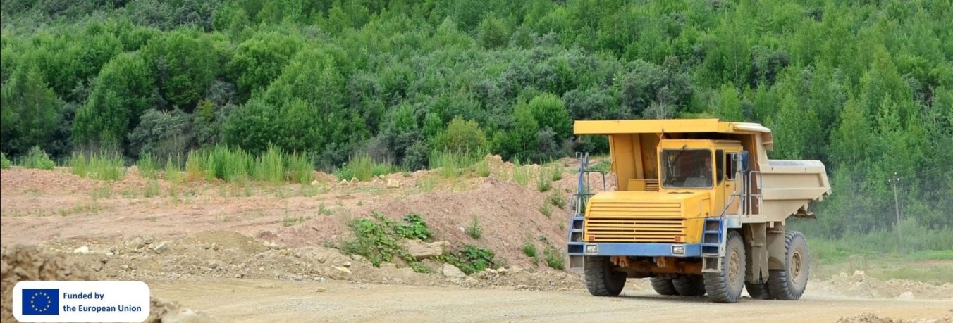Maquinaria industrial en un yacimiento activo