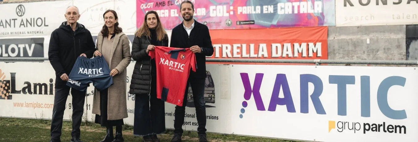 Joan Agustí, president de la UE Olot, Montserrat Lavilla, CMO i CPO del grup, Magalí Ruiz, directiva de màrqueting i Xavier Capellades, CEO del Grup Parlem